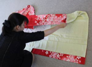 着物のたたみ方　４